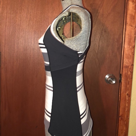 Women’s lululemon top - Picture 2 of 5